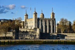 Majestätisches Erbe: Der Tower of London an der Themse