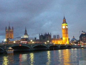 House of Parliament und Big Ben beleuchtet