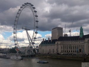 Das London Eye direkt daneben