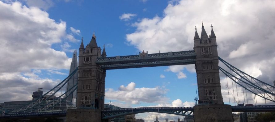 Tower Bridge – Brücke über die Themse beim Tower of London