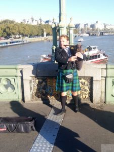 Dudelsackspieler auf der Westminster Bridge
